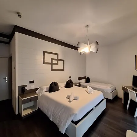 Hotel Athos 3*